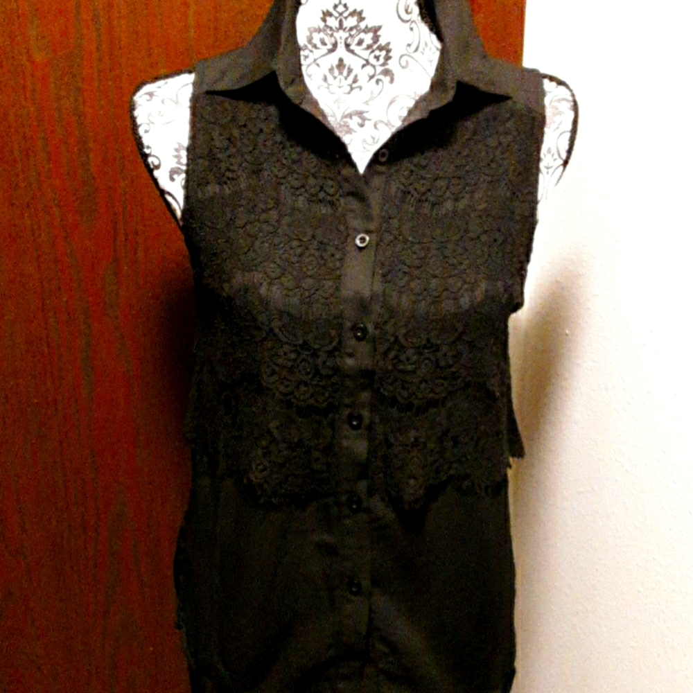 Esley Black and Lace Collar Top